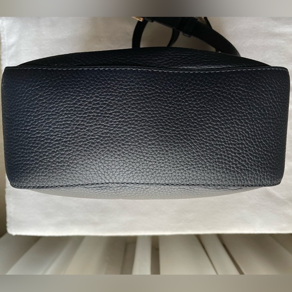 NWT MICHAEL KORS  BARLOW Admiral MD Messenger Handbag.  Leather.  Dark Blue - Picture 4 of 10